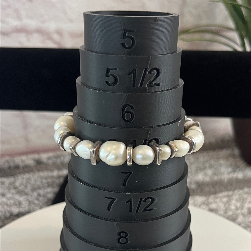 Elegant Pearl and Silver Bracelet - Picture 5 of 6